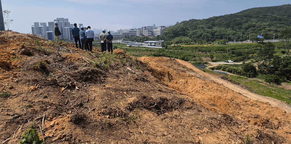 재해영향평가 협의 기준 5단계 절차 총정리, 산을 깍아서 아파트를 지어도 문제 없는 이유 5 재해영향평가 현장 점검 모습